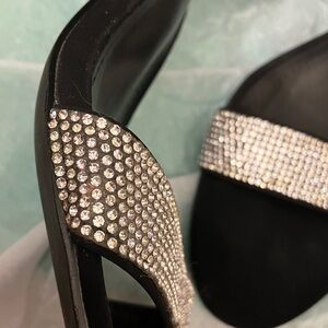 🆕 Elegant sparkly Heels 3 inch chunky heel runs true to size 11 women’s